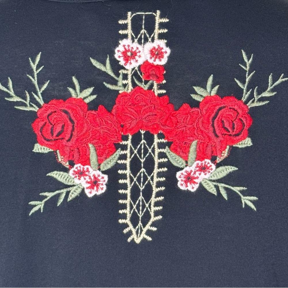 Paparazzi Embroidered Floral Black Top Women’s Size Medium - Picture 5 of 7